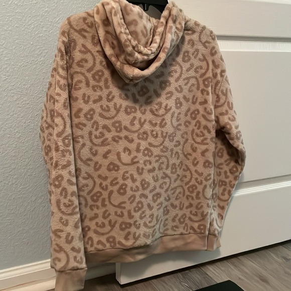 NWT Bluey women’s super soft hoodie, size S, “leopards” print with BLUEY letters - Picture 5 of 5
